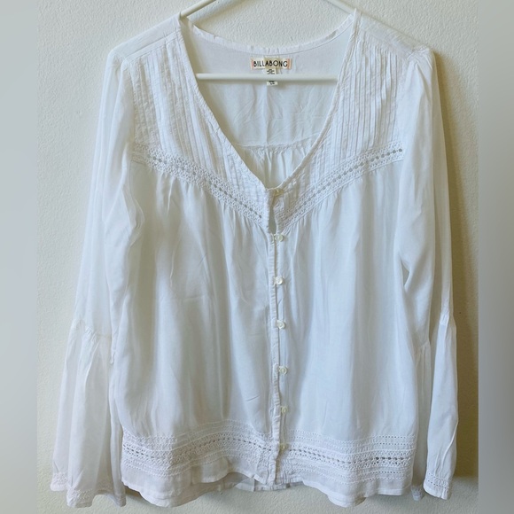 Billabong Tops - Billabong EUC White Lace Detail Blouse L